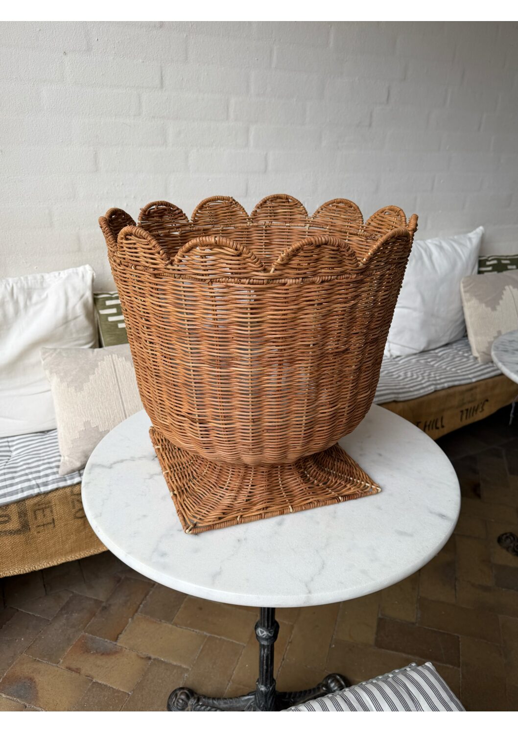 Rattan skjuler med bølge kant